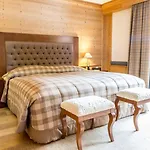 Royalp & Hotel