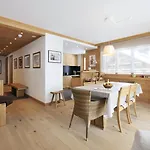 Hotel Royalp &
