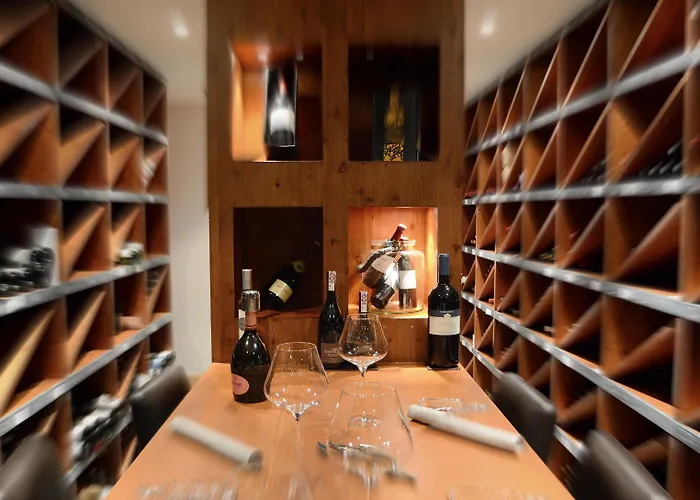 Отель Royalp & 5*